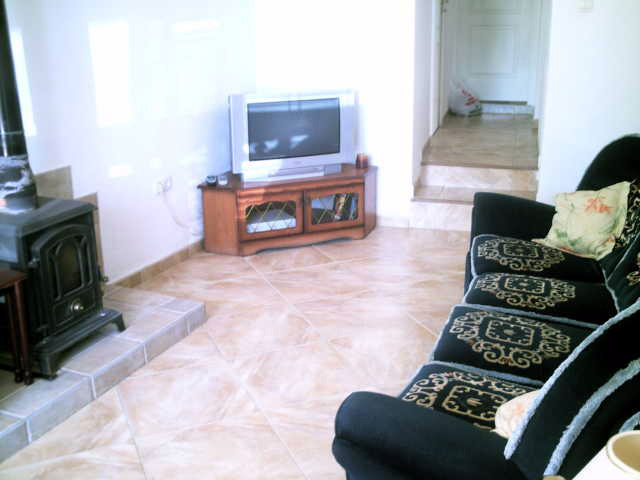 El Chorro apartment: lounge