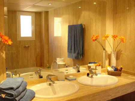 Elviria apartment: bathroom