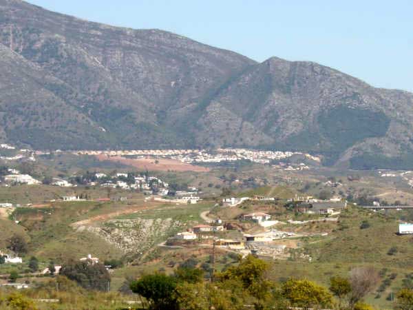 Mijas apartment: surrounding mountains
