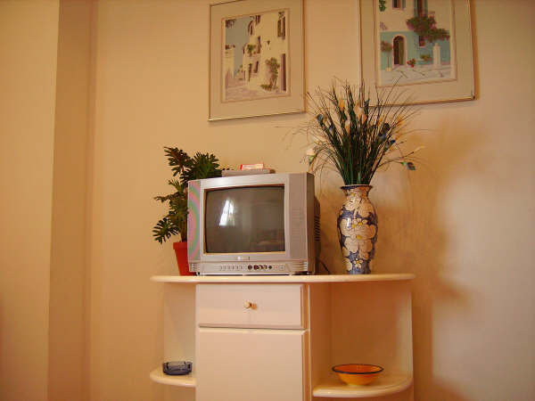 Pueblo La Quinta apartment: TV